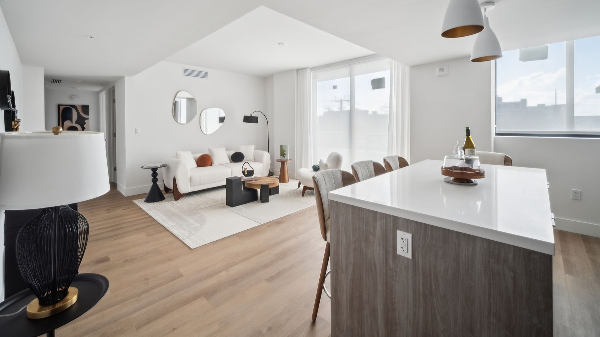 RevvHollywood_LuxuryApartments_kitchen_HollywoodFlorida