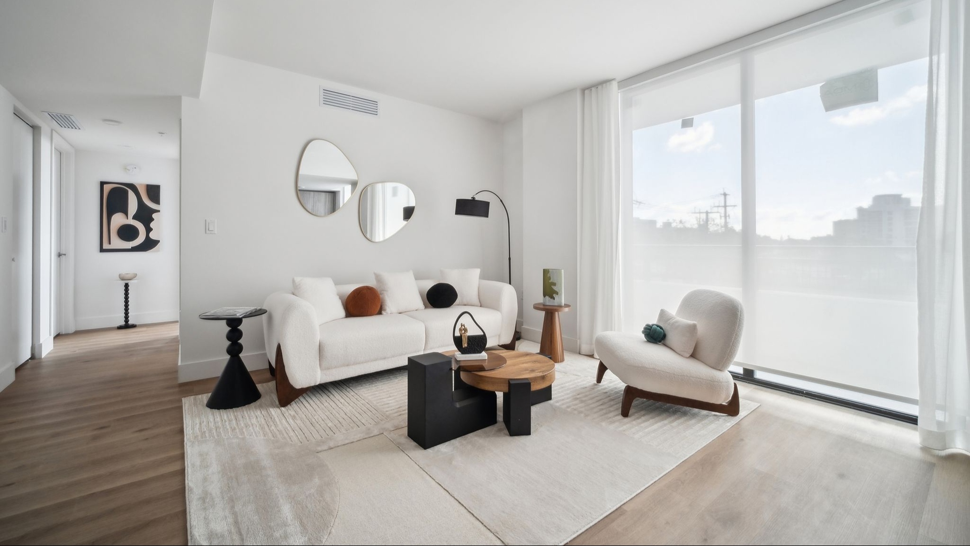 RevvHollywood_LuxuryApartments_living_HollywoodFlorida