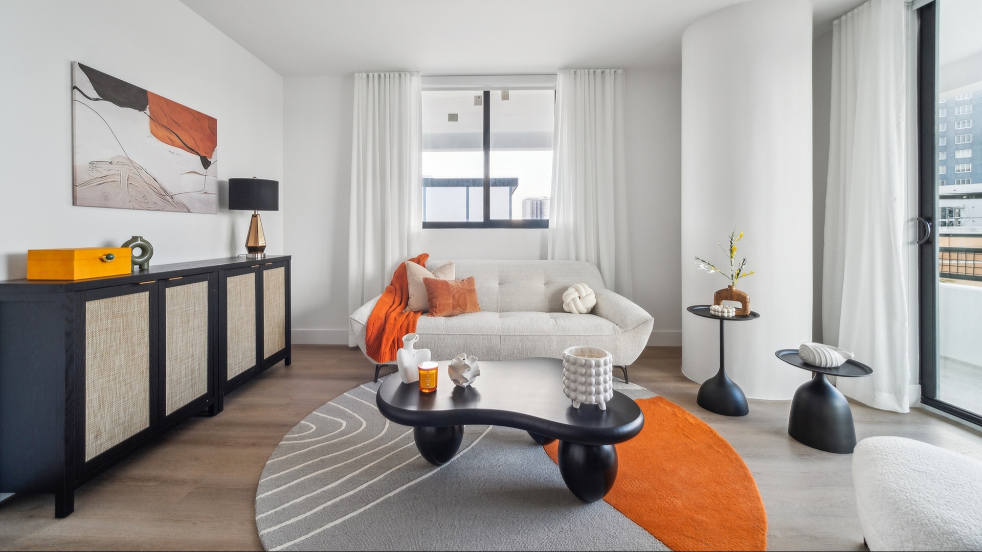 RevvHollywood_LuxuryApartments_living_HollywoodFlorida