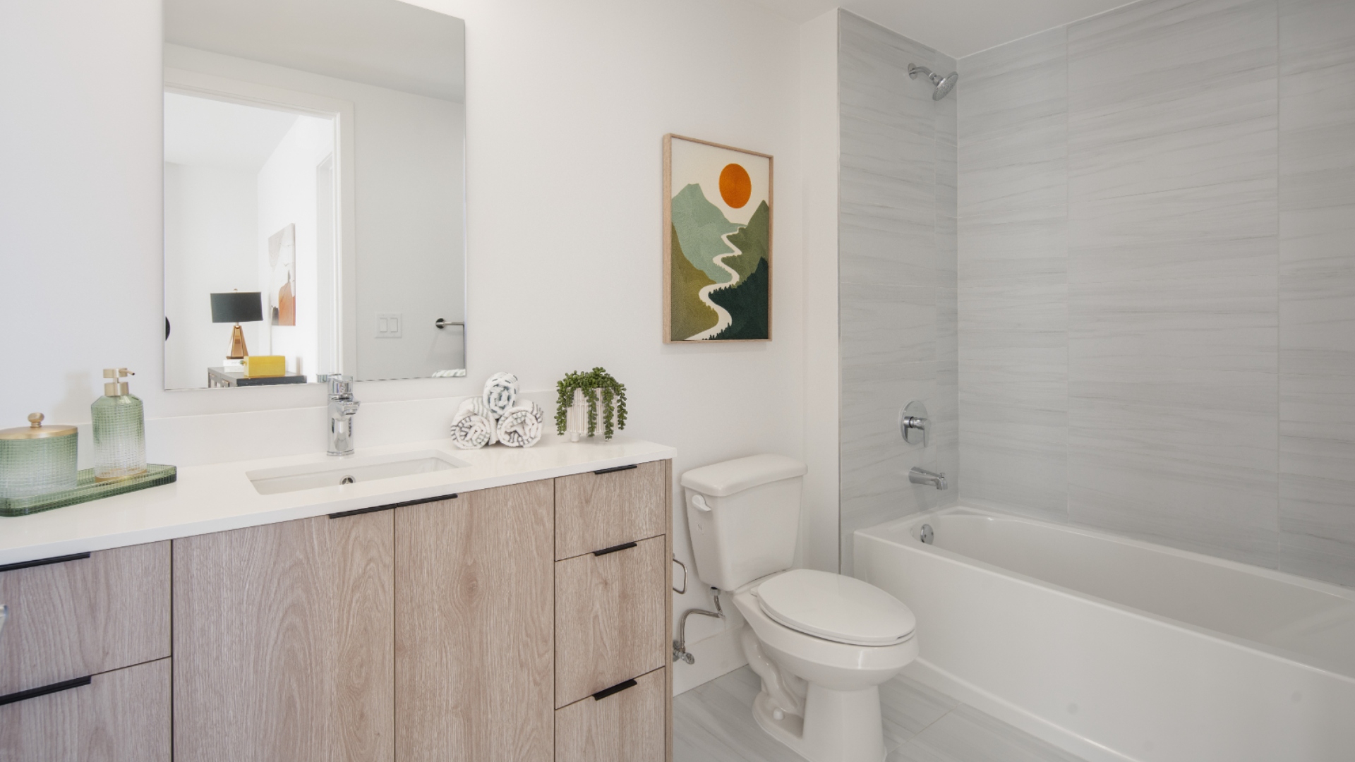 Revv_LuxuryApartments_Bathroom_HollywoodFlorida